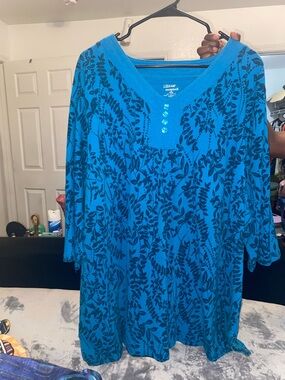Liz & Me Teal V-Neck Tunic with Black Leaf Motif